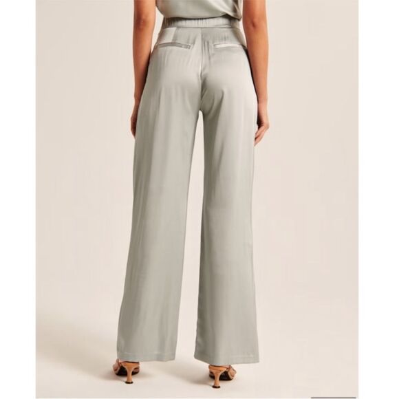 NWT Abercrombie Women’s Satin Tailored Wide Leg Pant - Silver 28 Long - Picture 2 of 9